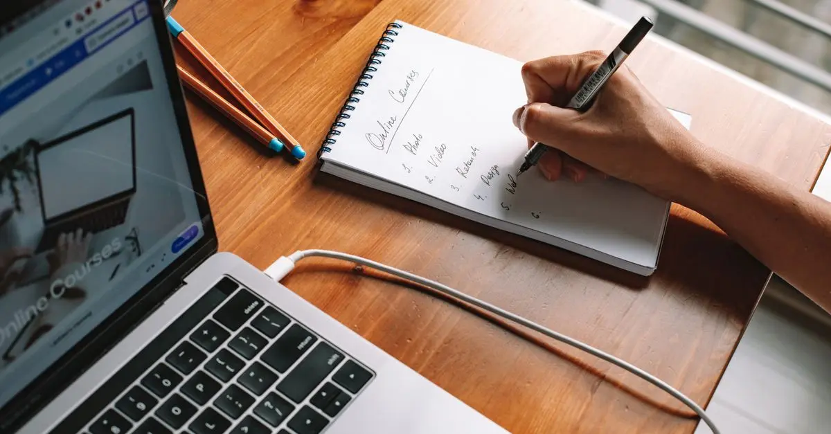 Cómo Evaluar la Eficiencia de un Curso de Formación a Distancia