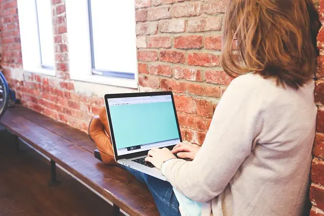 Cómo la Formación a Distancia Facilita el Aprendizaje Personalizado