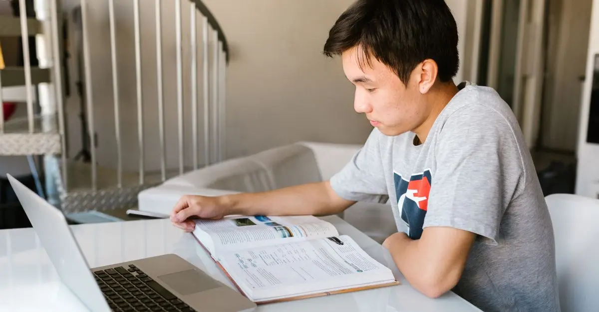 Cómo Seleccionar el Curso de Formación a Distancia Ideal